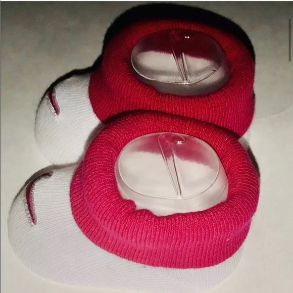 New Nike Red White Infant Booties 0-6 Month 2 Pair - Picture 15 of 16